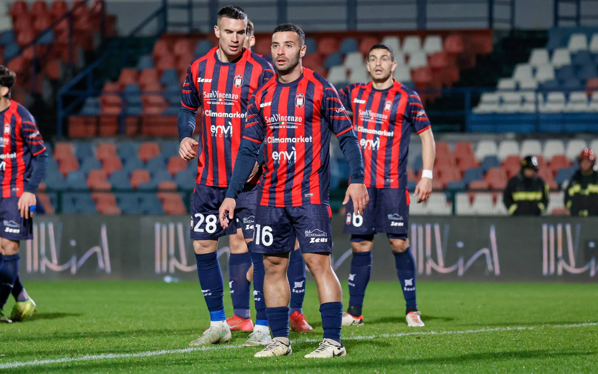 Crotone: "Non rispettate alcune scadenze federali, verosimile penalizzazione nel 2026/27"
