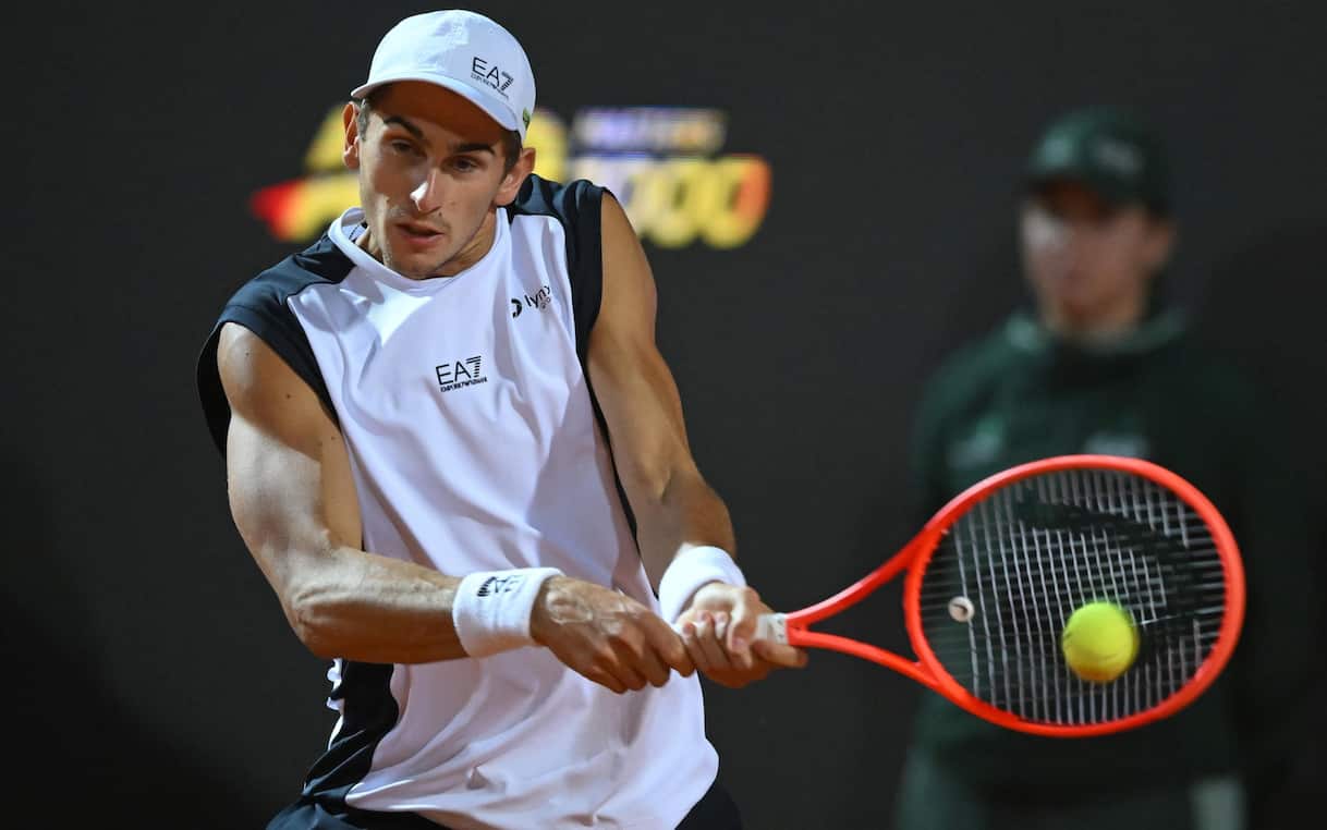 https://sport.sky.it/assets/images/26f0670eed629d87a124caa1e5d5da9c5df033c0/skysport/it/tennis/video/2026/05/10/arnaldi-jodar-atp-roma-highlights-1096970/arnaldi_ansa_roma_1.jpg?im=Resize,width=1218