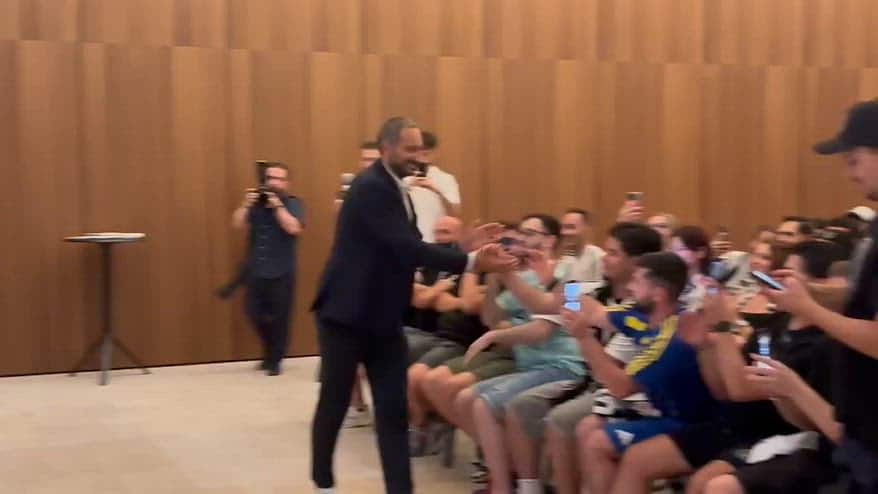 Juventus, Mark Iuliano incontra i tifosi a Basilea: il video