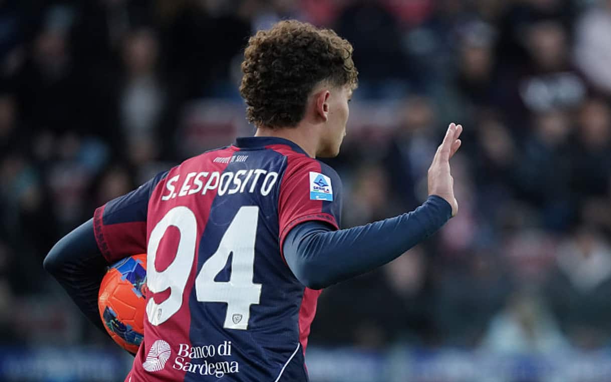 Cagliari, Esposito lascia il ritiro senza autorizzazione e salta l'amichevole con l'Union Berlino