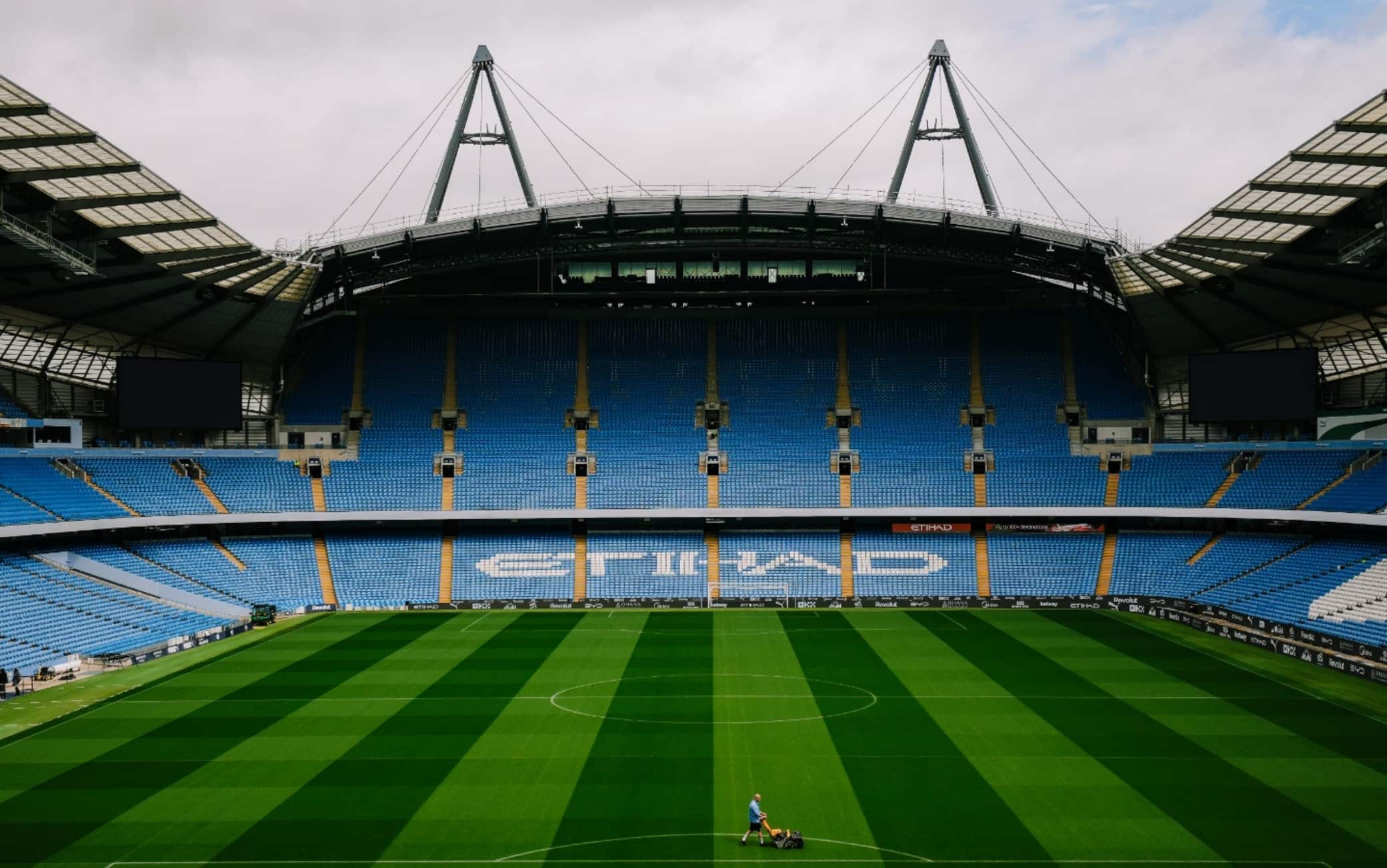 Guardiola, il Manchester CIty rinomina in suo onore la North Stand dell'Etihad Stadium