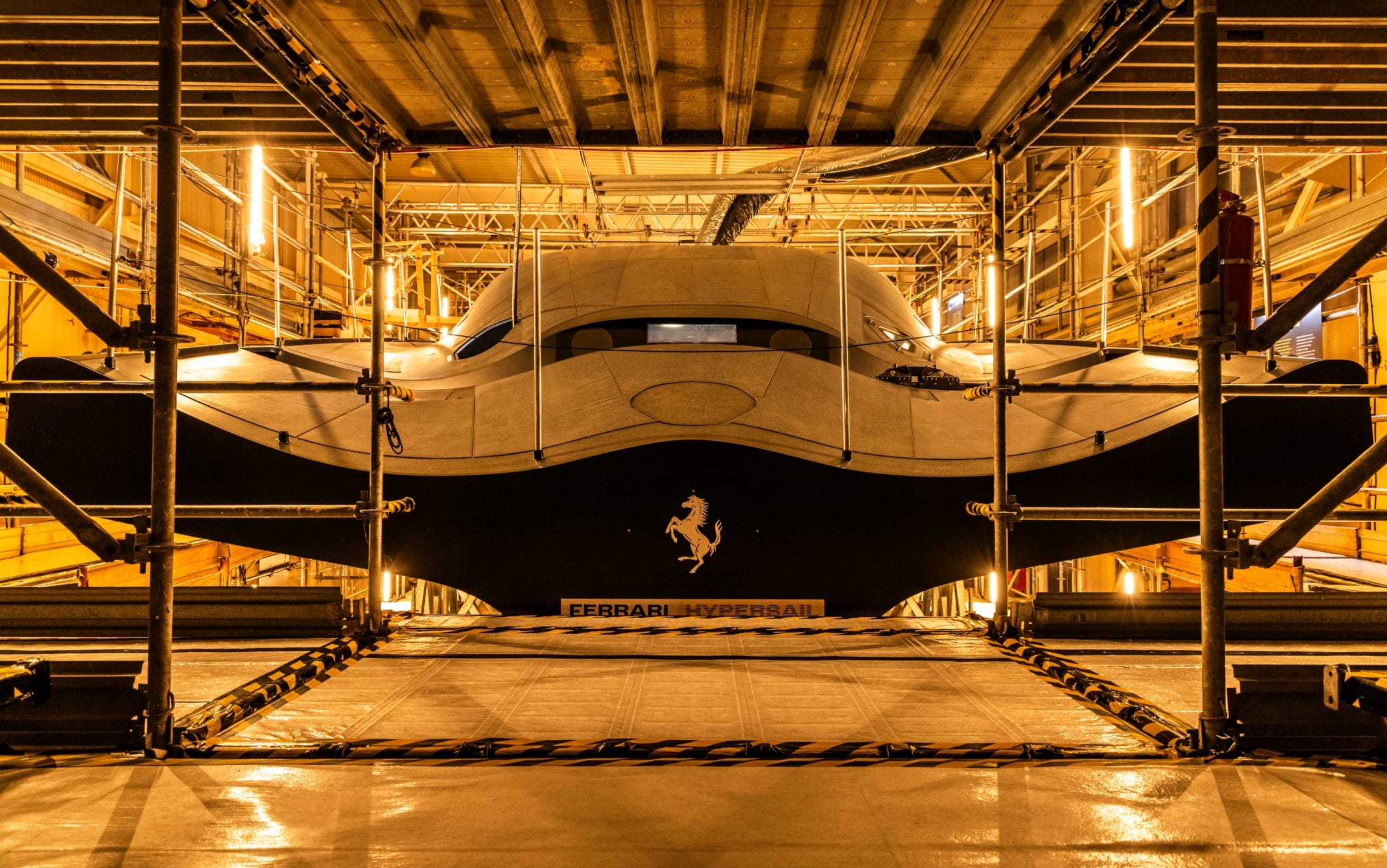 Ferrari Hypersail: completato lo scafo della barca che sfida gli oceani