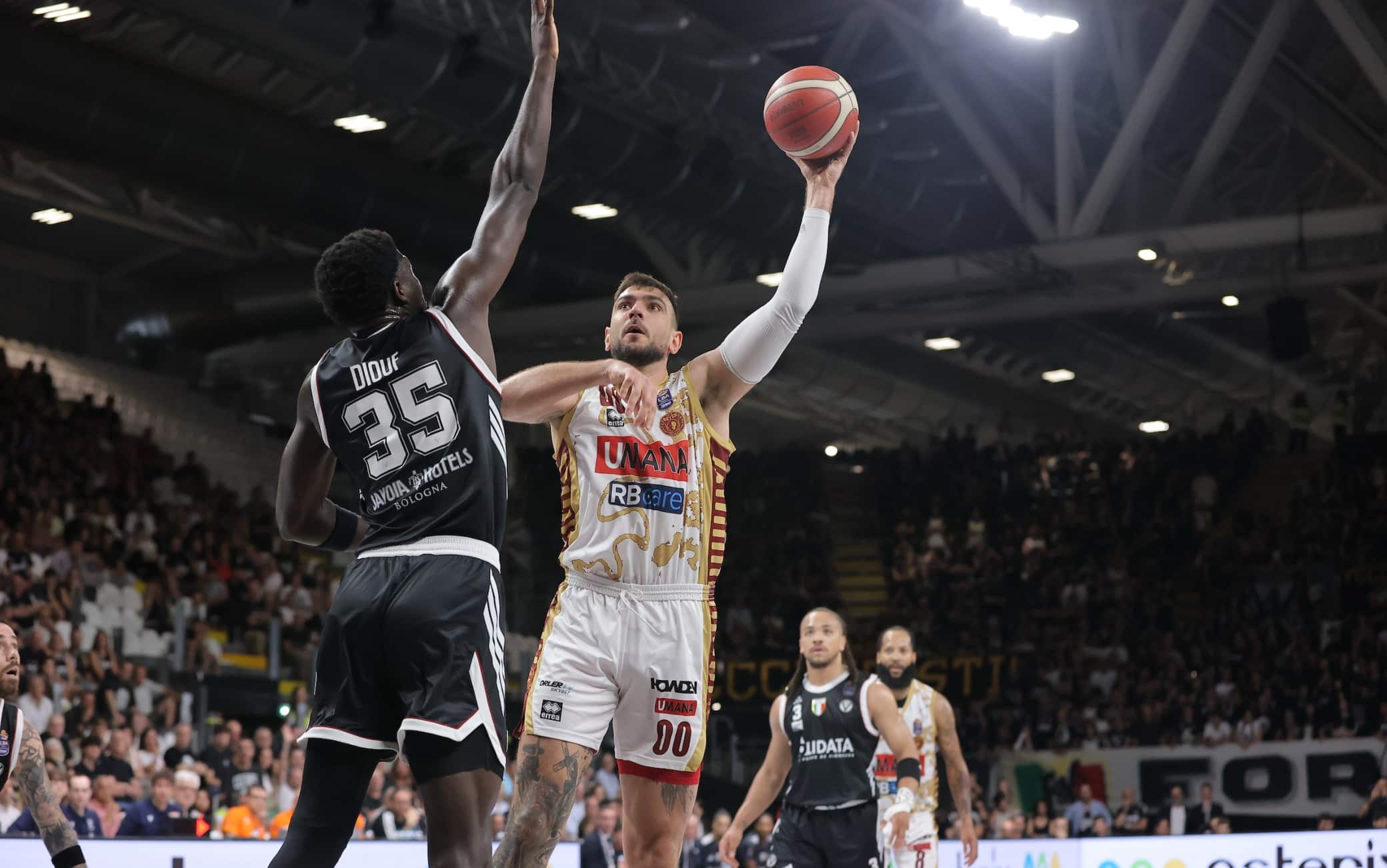 Virtus Bologna-Venezia ai Playoff di Serie A basket: il risultato in diretta live 
