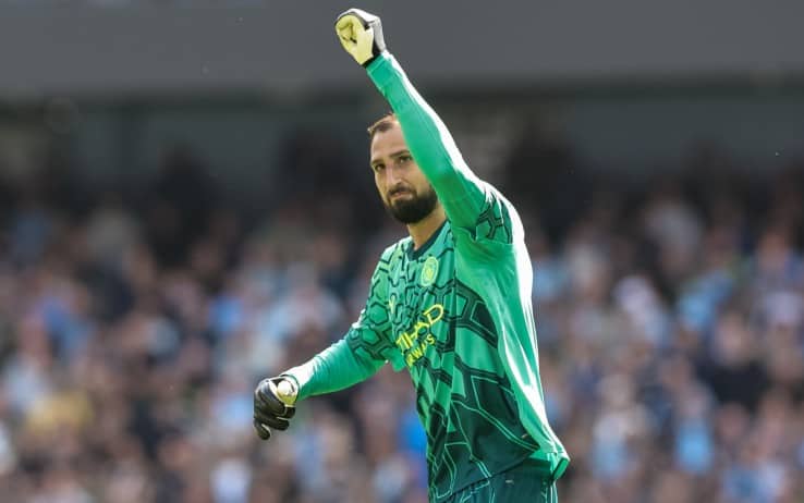 Donnarumma, uscita a vuoto e incertezza nella stessa azione: il City si salva. Video