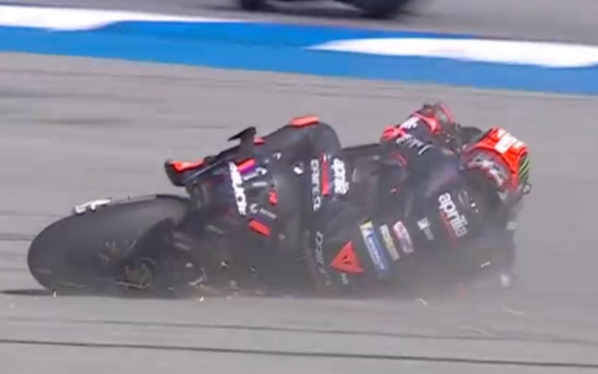 Bezzecchi, caduta nella Sprint Race del GP Thailandia a Buriram. VIDEO