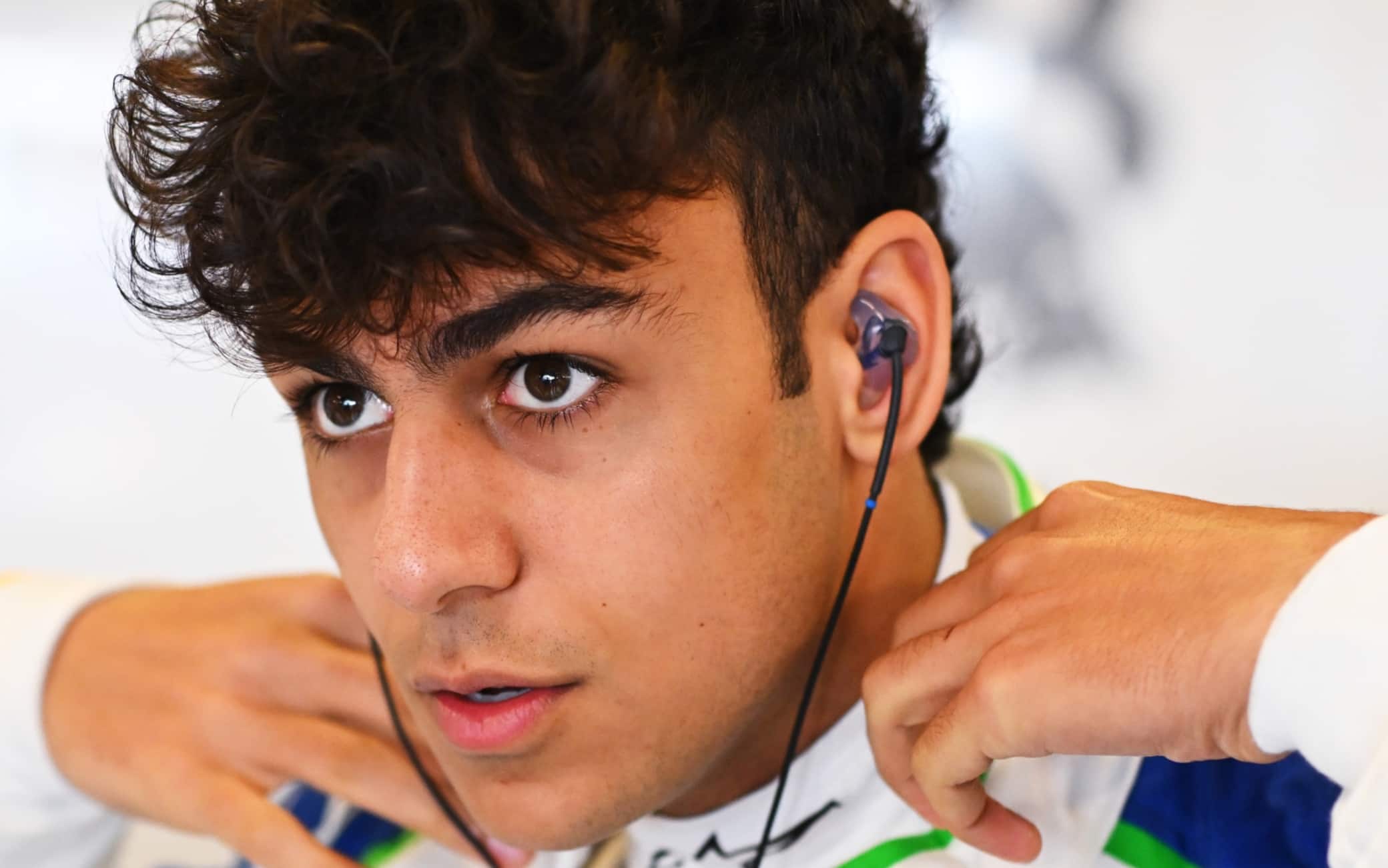 Racing Bulls: Lindblad esce di pista nello shakedown. Primo incidente della F1 nel 2026