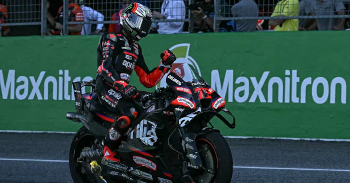 https://sport.sky.it/assets/images/2b06babb4f3957f73807c2bdbe7ea21d9dc0ee36/skysport/it/motori/motogp/video/2026/03/01/motogp-gp-thailandia-ultimo-giro-bezzecchi-guido-meda-1078469/bezzecchi_esultanza_og_ok.jpg?im=Resize,width=1218