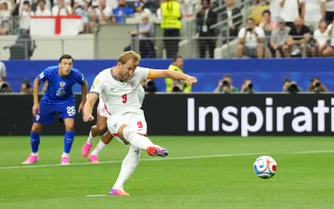 IPA85796479 - England's Harry Kane misses from the penalty spot before the penalty is retaken for encroachment during the FIFA World Cup Group L match at Dallas Stadium, Arlington. Picture date: Wednesday June 17, 2026.