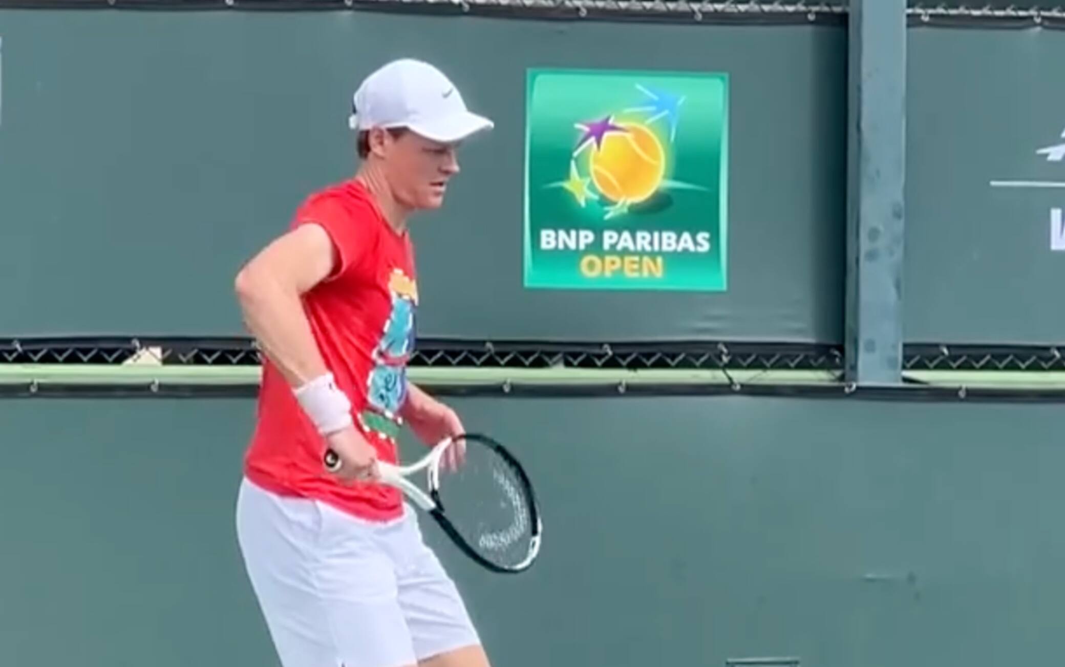 Indian Wells, Sinner si allena prima dell'esordio in doppio. VIDEO
