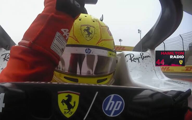 "Forza Ferrari!": Hamilton celebra nel team radio il primo podio con la Rossa. VIDEO