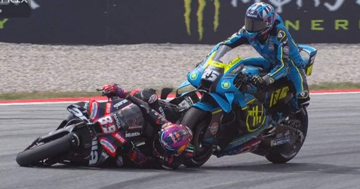https://sport.sky.it/assets/images/2cc320b40f930b25b4fe40d1feaf3c1d1f020d0e/skysport/it/motori/motogp/video/2026/05/17/martin-caduta-gp-barcellona-video-1098632/og_martin_raul_screen.jpg?im=Resize,width=1218