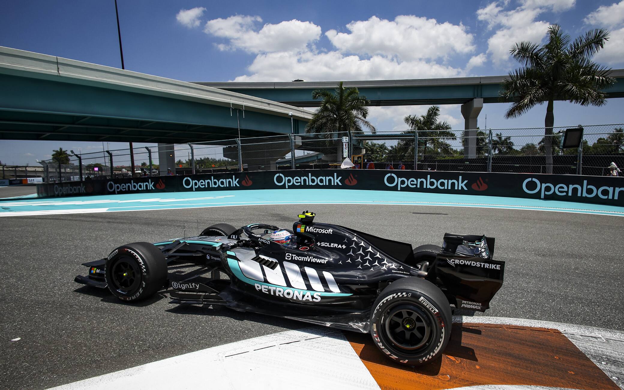 F1, incantevole Kimi Antonelli: il giro della pole a Miami. VIDEO