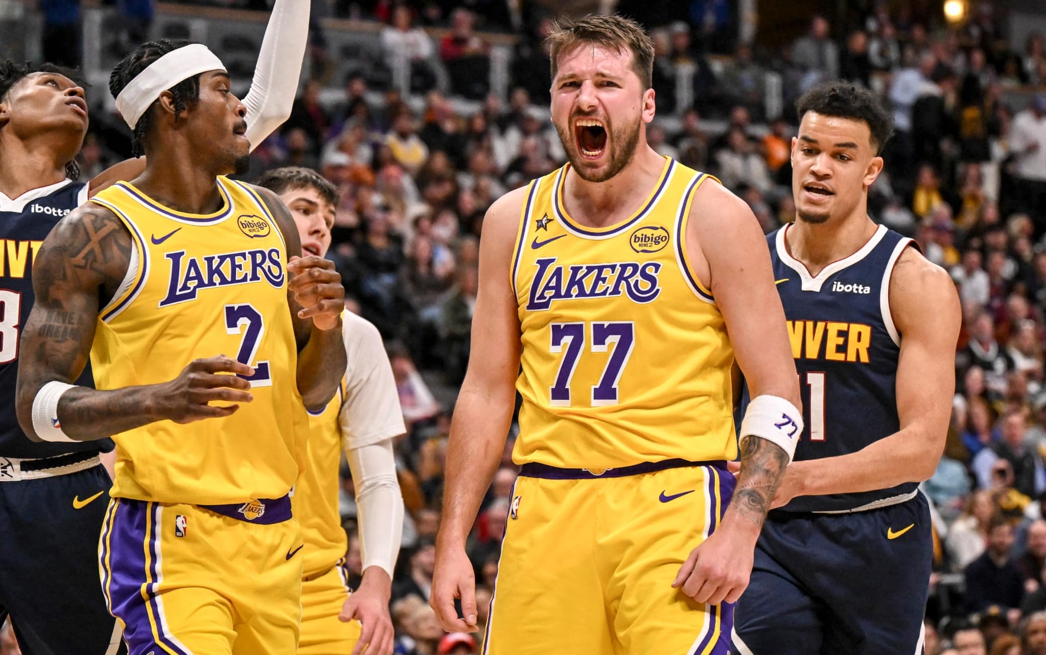 NBA, risultati della notte: super Doncic trascina i Lakers, Rockets vincenti nel derby