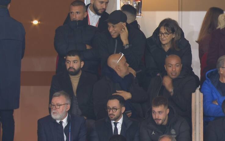 Il fuoriclasse sorridente in tribuna