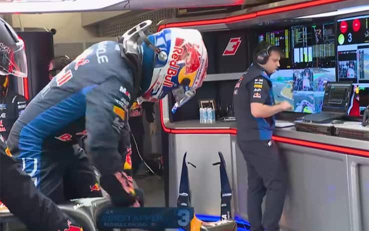 La Red Bull non va: Verstappen si ritira nel finale del GP Cina. VIDEO