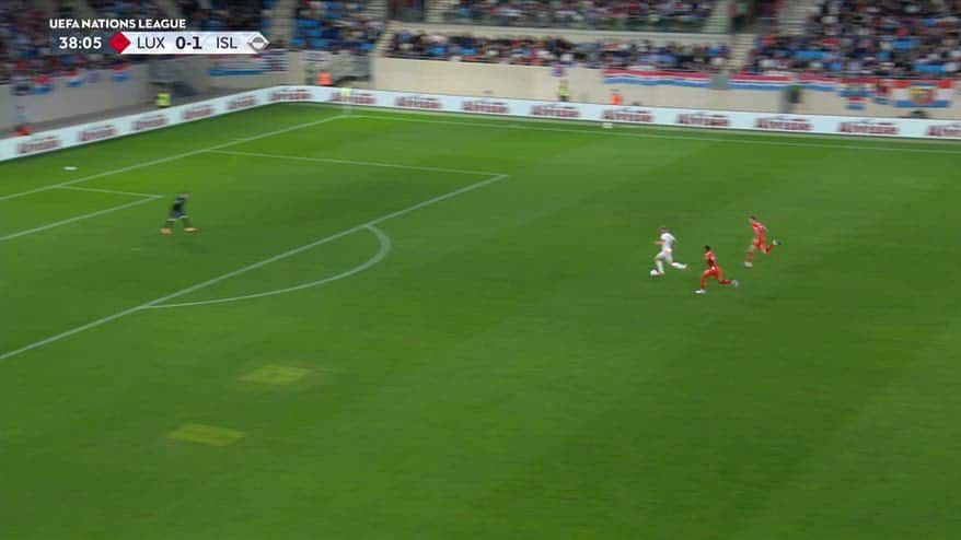 Gudjohnsen col tacco volante: assist "alla Ibra"