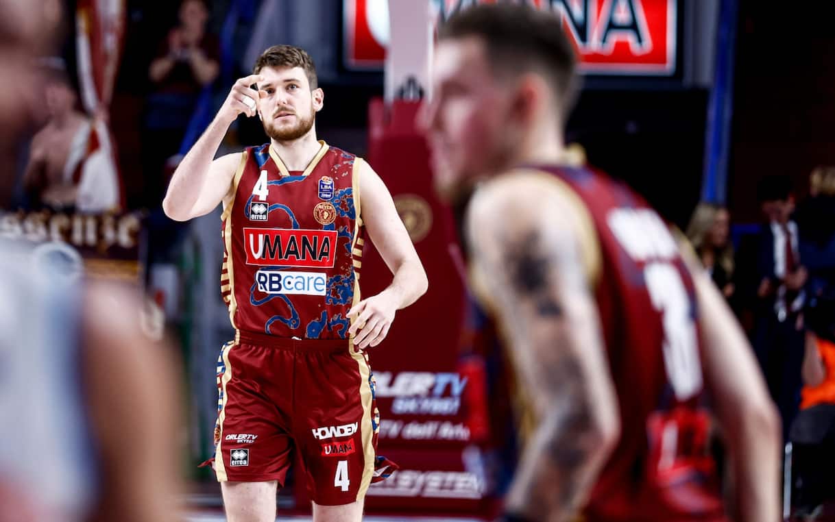 https://sport.sky.it/assets/images/2edbf6999aae0e6ed5f2e602e777ccc20a36a2fc/skysport/it/basket/serie-a/2025/12/21/venezia-napoli-lega-basket-risultato/Alessandro_Lever_ciamillo-Castoria_Venezia.jpg?im=Resize,width=1218