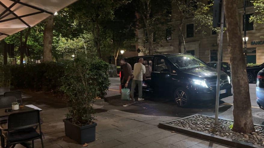 Genoa, l'arrivo in città del nuovo acquisto Ehizibue