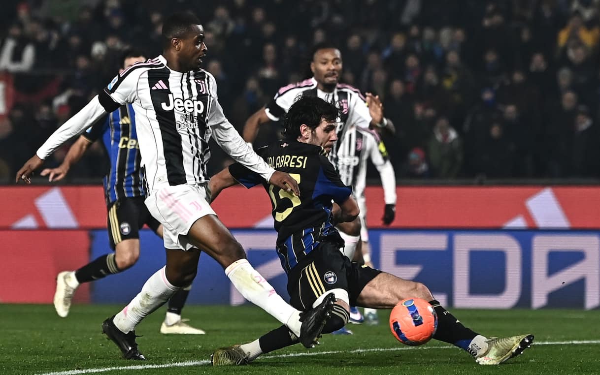 https://sport.sky.it/assets/images/2f4a895ad6bdeab0c6f7865388989a3ab31be957/skysport/it/calcio/serie-a/2025/12/27/kalulu-pisa-juventus-gol-autogol-video/kalulu_calabresi_getty.jpg?im=Resize,width=1218