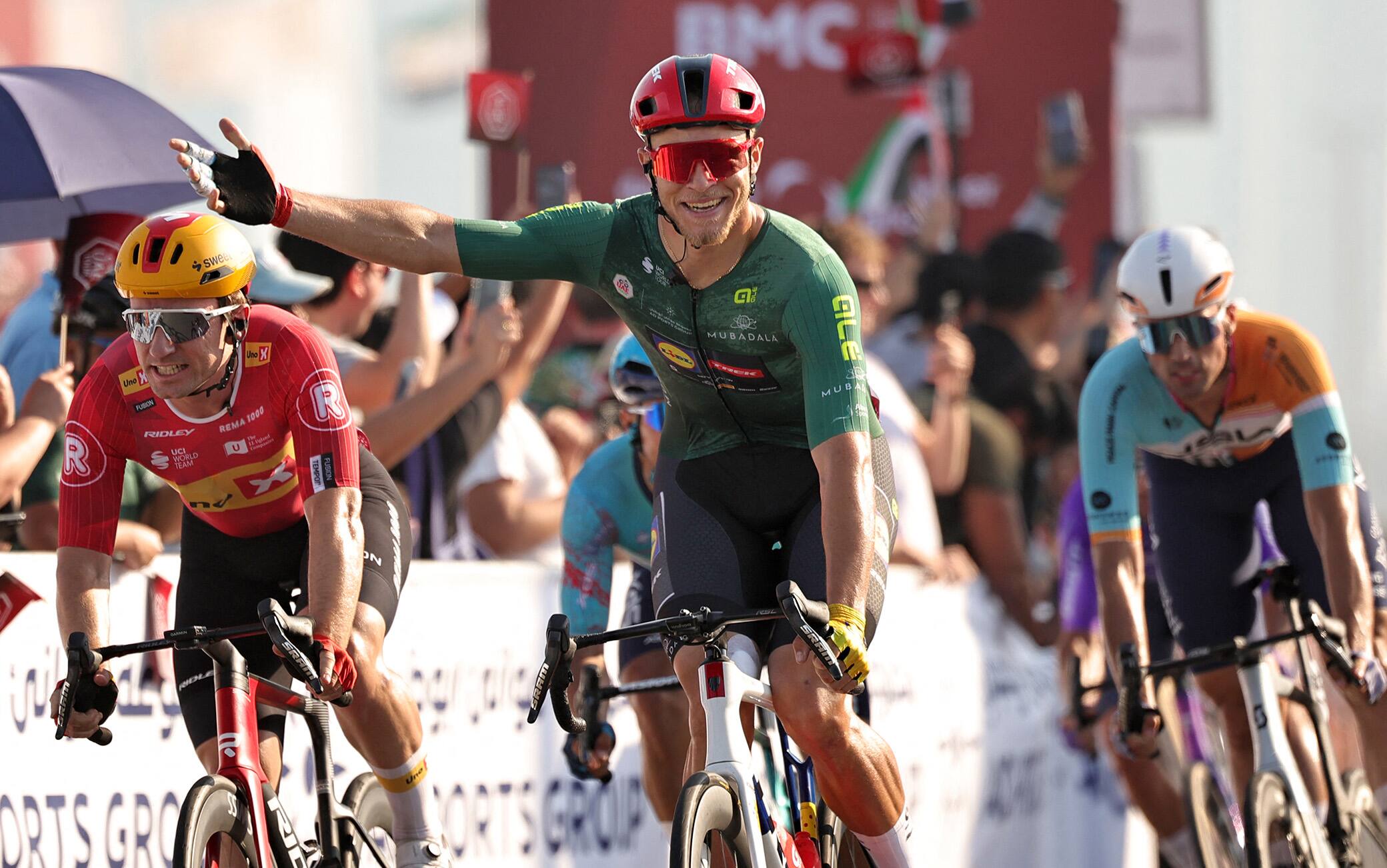 Uae Tour, tris di Jonathan Milan in volata. A Del Toro la classifica finale