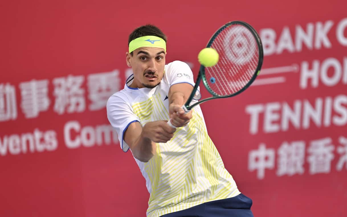 https://sport.sky.it/assets/images/2f991a8d6c6e26c7e82e8febbf6ea1040aa88175/skysport/it/tennis/2026/01/07/atp-hong-kong-wta-auckland-2026-partite-oggi-8-gennaio/sonego_ipa.jpg?im=Resize,width=1218