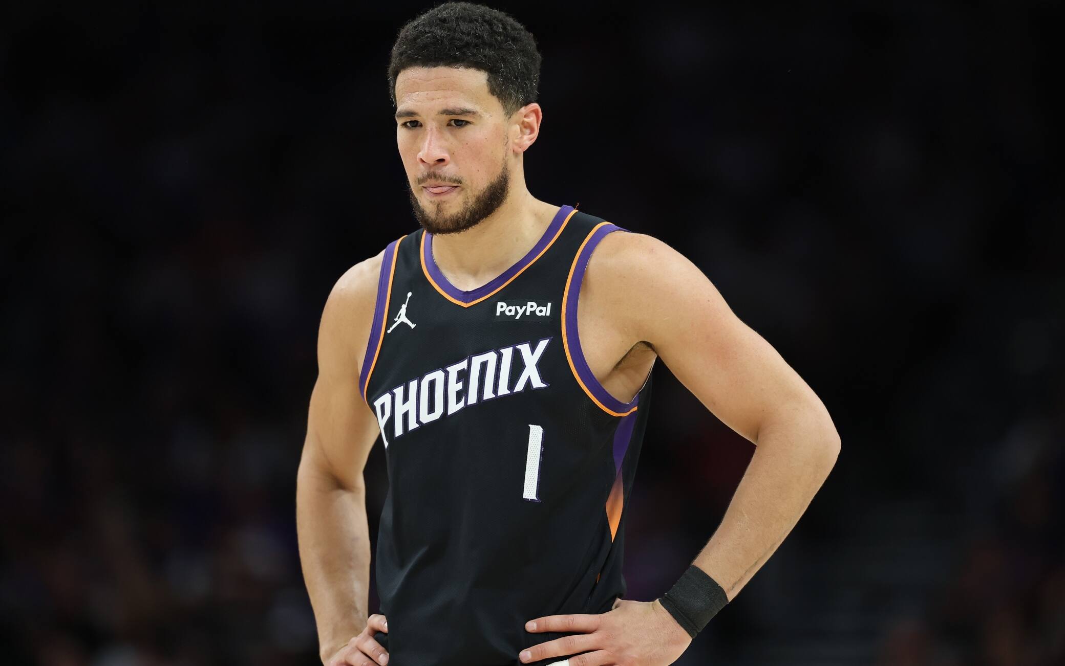 NBA, Booker multato dopo gara-2 a OKC: i commenti sugli arbitri gli costano 35.000 dollari