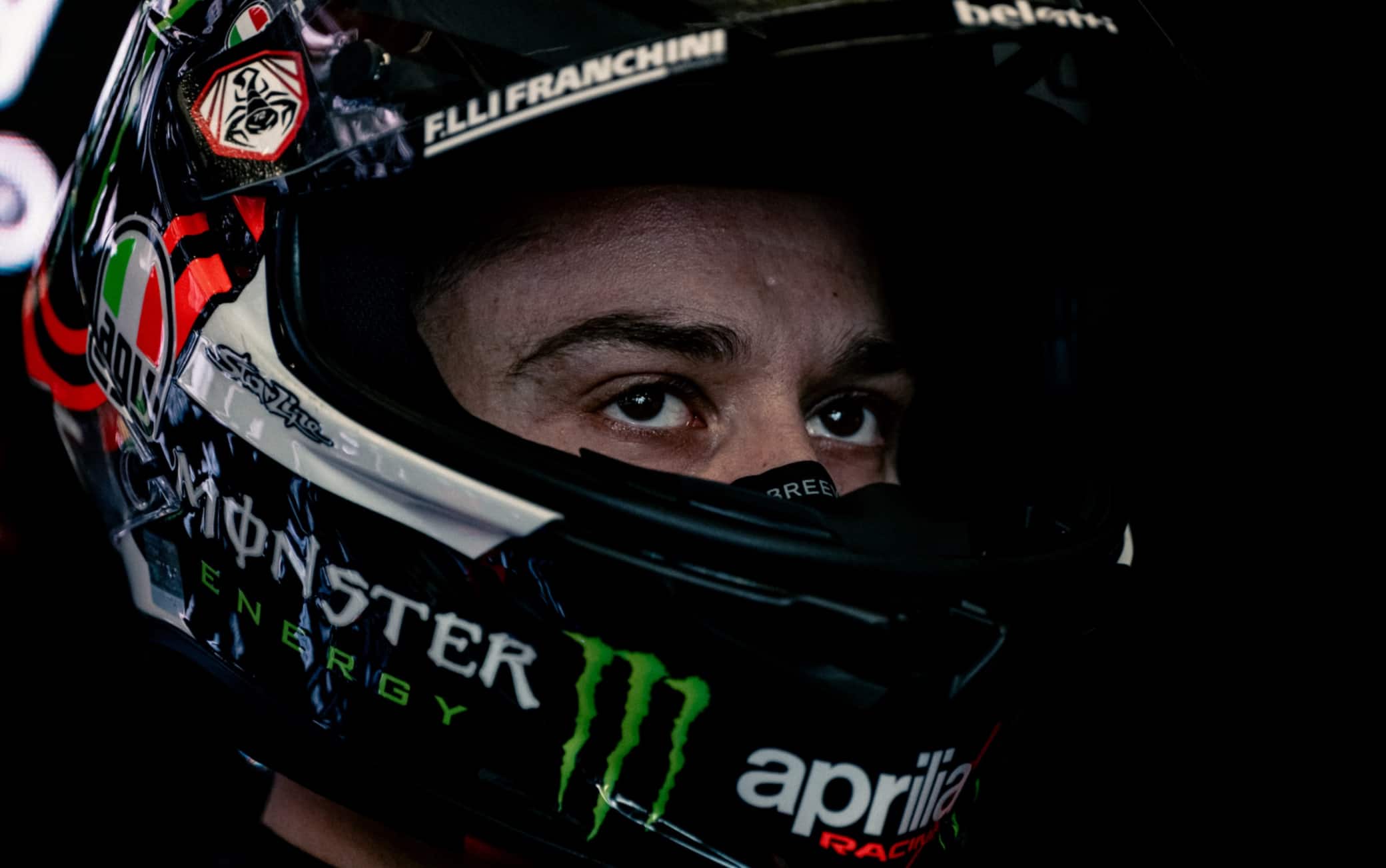 Bezzecchi squalificato dal GP Brno, "ha spinto e colpito i marshall": le news LIVE