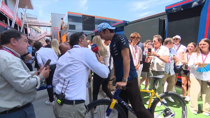Albon aiutato da... Camicioli: il momento prima della gara