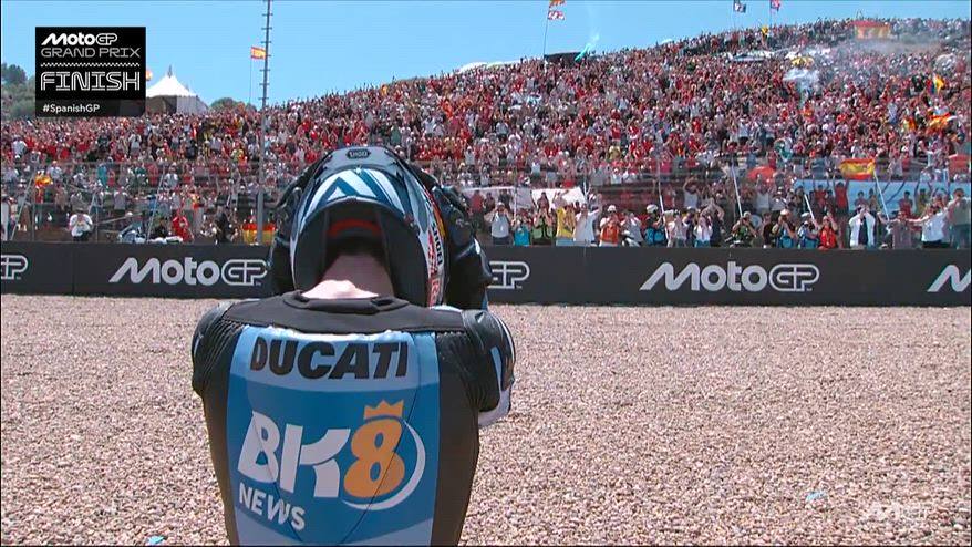 Alex Marquez vince a Jerez ed esulta così davanti ai tifosi 