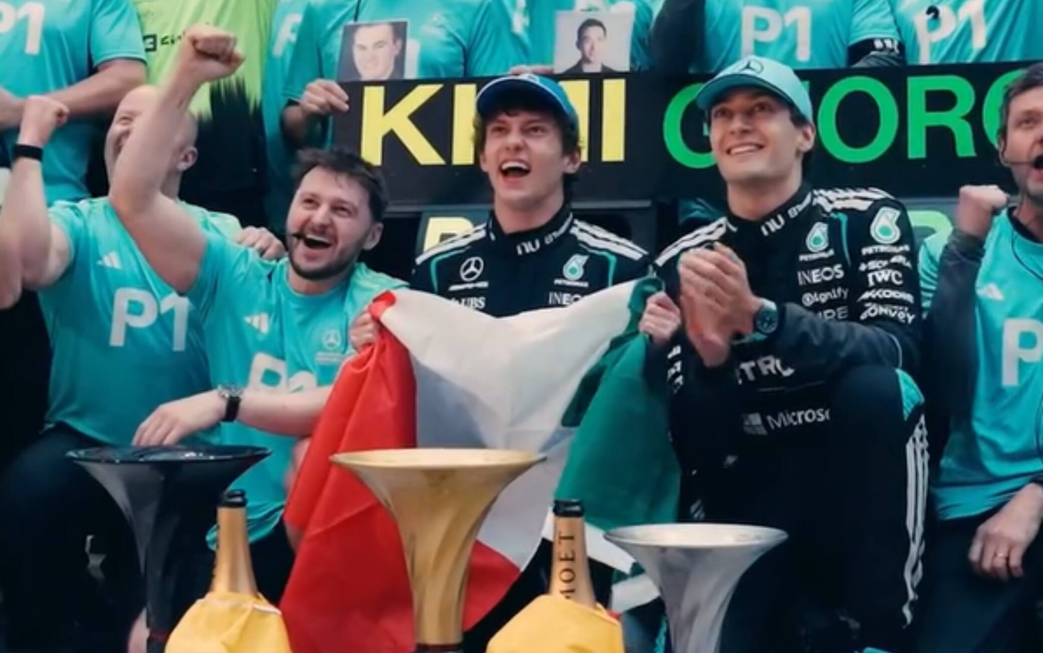 Kimi Antonelli, prima vittoria in F1: tutte le FOTO della festa