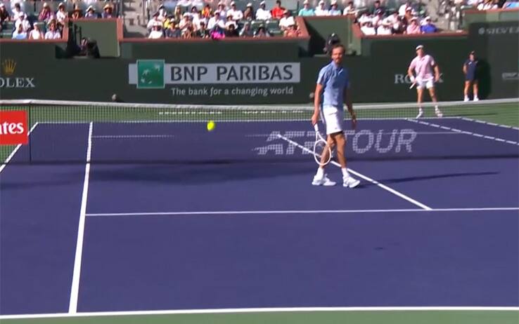 Sinner, pallonetto contro Medvedev... da Oscar a Indian Wells! VIDEO