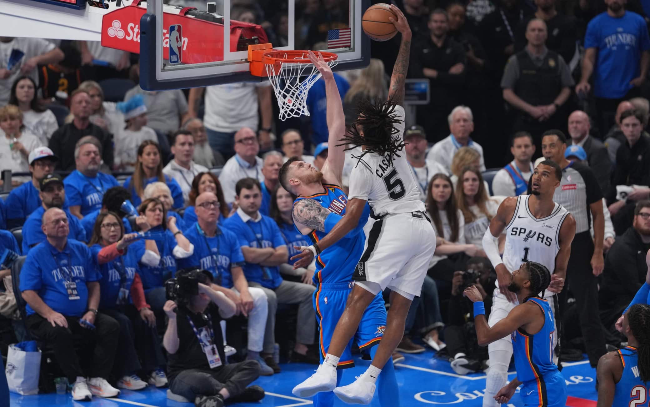 NBA, Castle vola sopra i Thunder: a Oklahoma City arriva la schiacciata dell’anno? VIDEO
