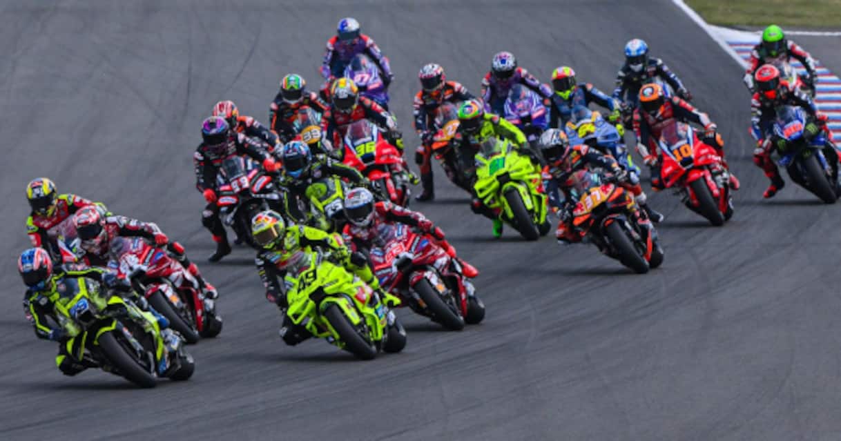 https://sport.sky.it/assets/images/35a602b3db5436ddd5ba2cc70e29a79d46201046/skysport/it/motori/motogp/video/2026/06/26/cecchinelli-motogp-sicurezza-abbassatore-gp-assen-intervista-1107760/motogp_partenza_dorna_og.jpg?im=Resize,width=1218