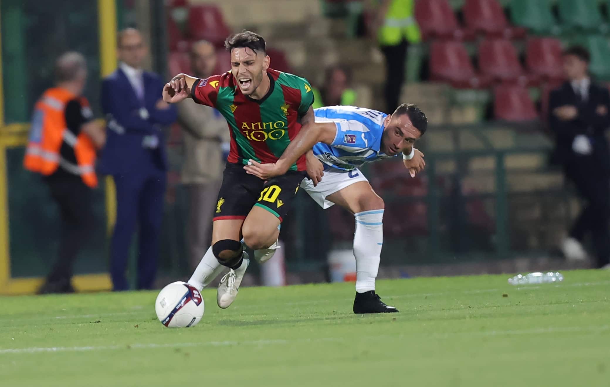Cicerelli Emmanuele (Ternana) vs Letizia Gateano (Pescara) during the final Play Off Italian serie C, match Ternana Calcio vs Pescara 02 June 2025 at the Liberati stadium in Terni Italy (Photo by Luca Marchetti/LiveMedia)  during  Ternana vs pescara, Italian football Coppa Italia Serie C match in Terni, Italy, June 02 2025