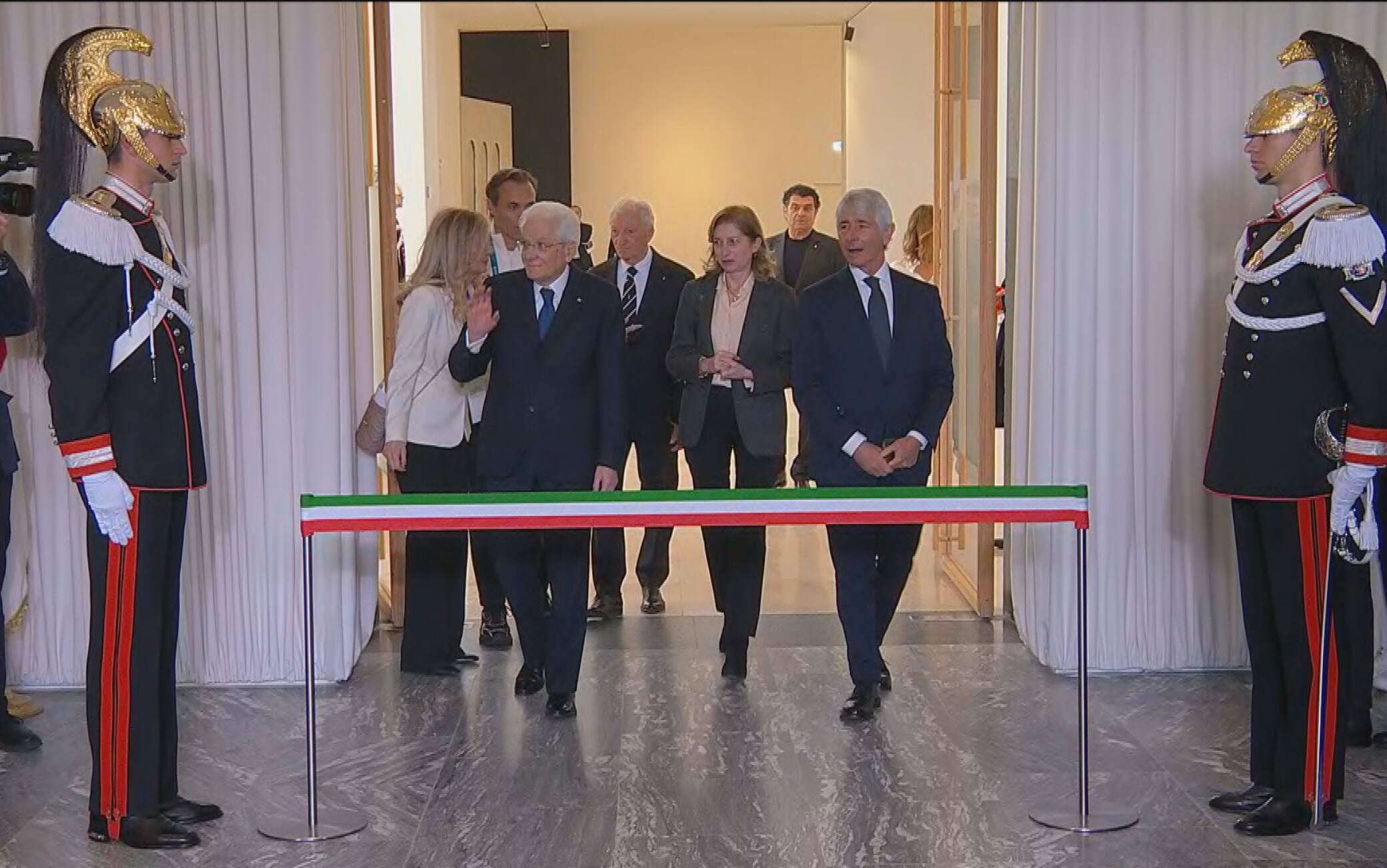 Milano-Cortina, il presidente Mattarella inaugura Casa Italia: "Porta sul mondo". VIDEO