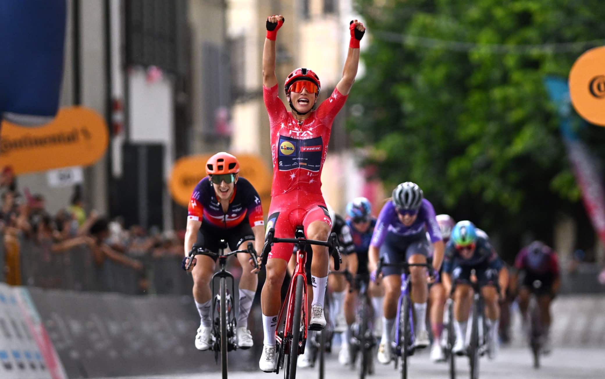 Giro d'Italia Women, Elisa Balsamo vince la 6^ tappa. van der Breggen sempre in rosa