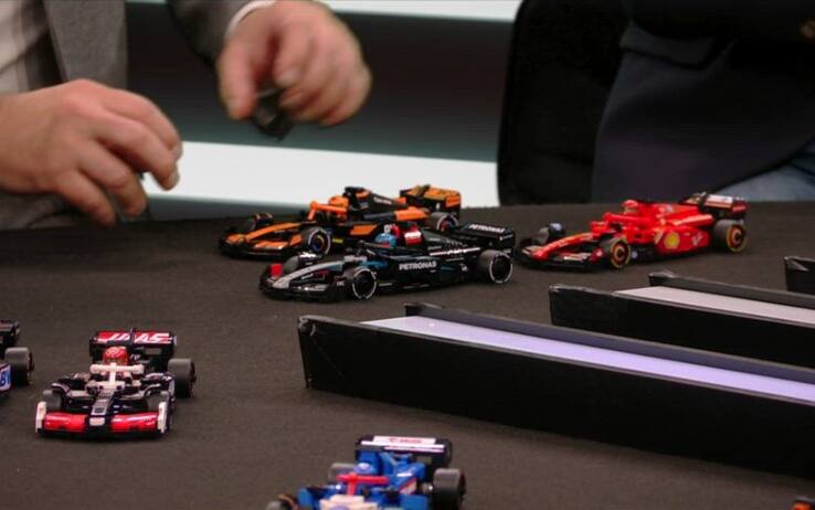 F1, la partenza del GP Cina spiegata con... i Lego.". VIDEO
