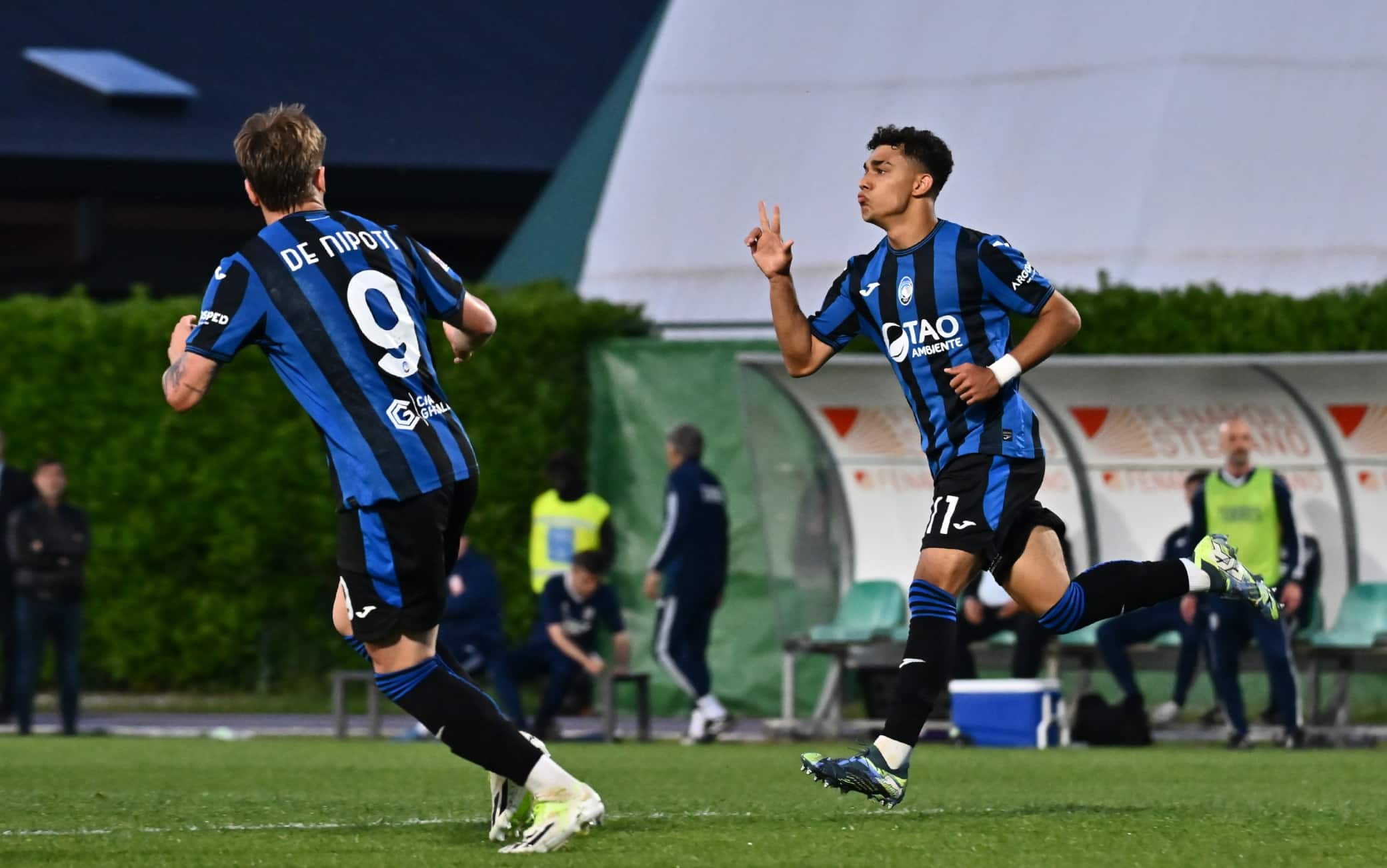 L'esultanza di Vavassori con De Nipoti