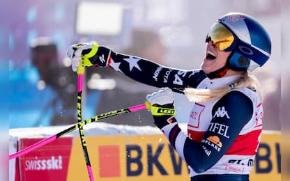 epa12586964 Lindsey Vonn of the United States reacts in finish area during the women's Downhill race at the Alpine Skiing FIS Ski World Cup, in St. Moritz, Switzerland, 12 December 2025.  EPA/CLAUDIO THOMA