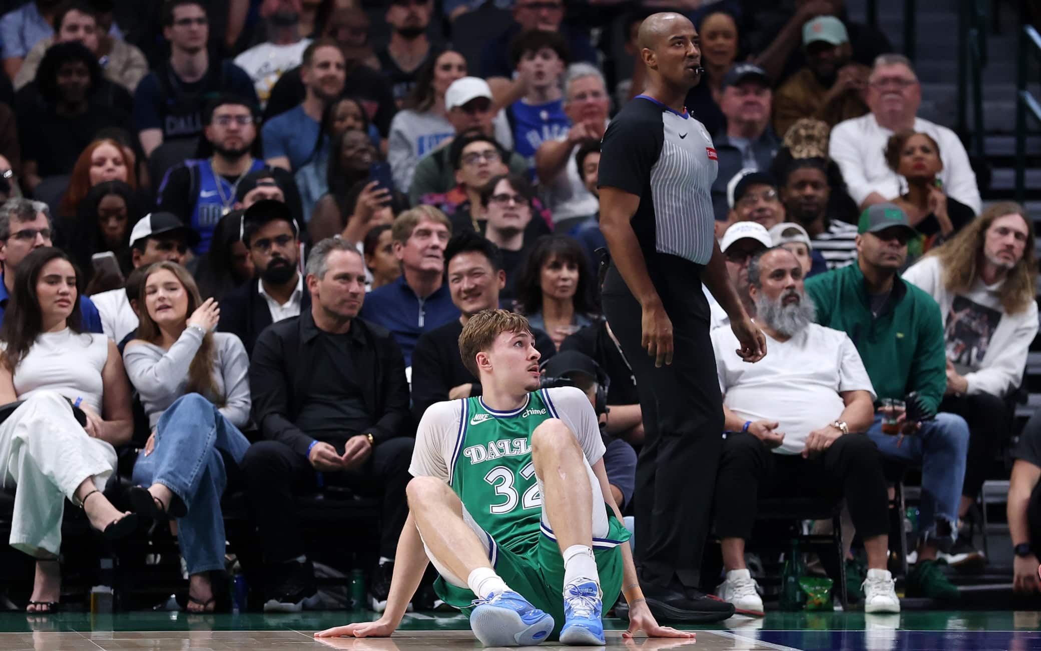 NBA, Flagg si infortuna all'ultima stagionale: distorsione alla caviglia contro Chicago