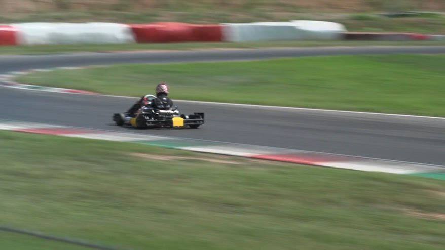Kimi Antonelli sfida Matteo Bobbi e Mara Sangiorgio sui kart