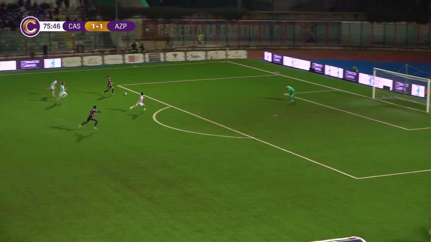 Forza, velocità e pallonetto: gol da 3 punti di Casarotto