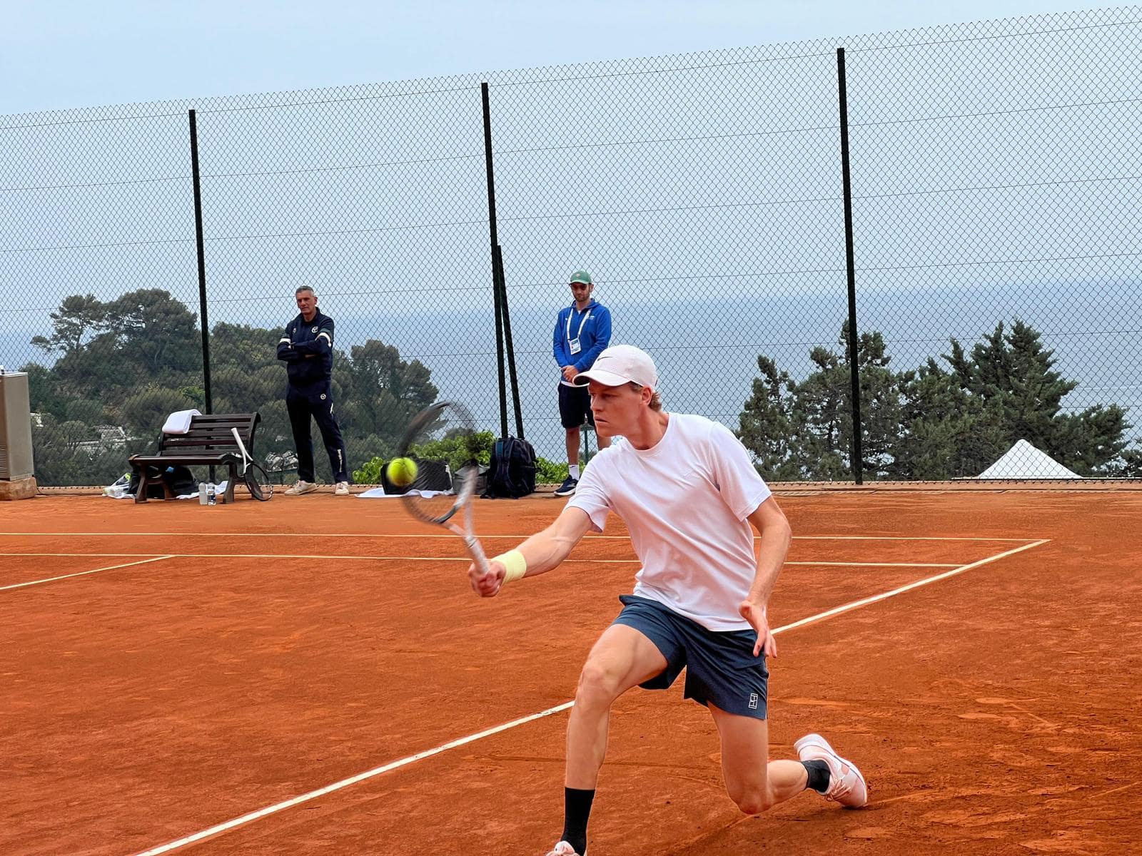 Il riscaldamento di Sinner prima della finale di Monte-Carlo