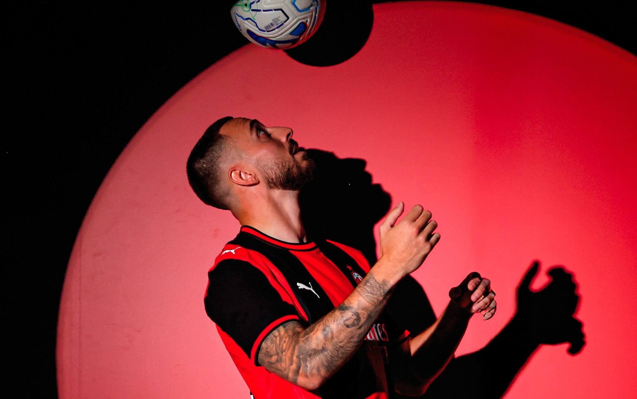Gila si presenta al Milan: "Una delle squadre più forti al mondo, sono felice"
