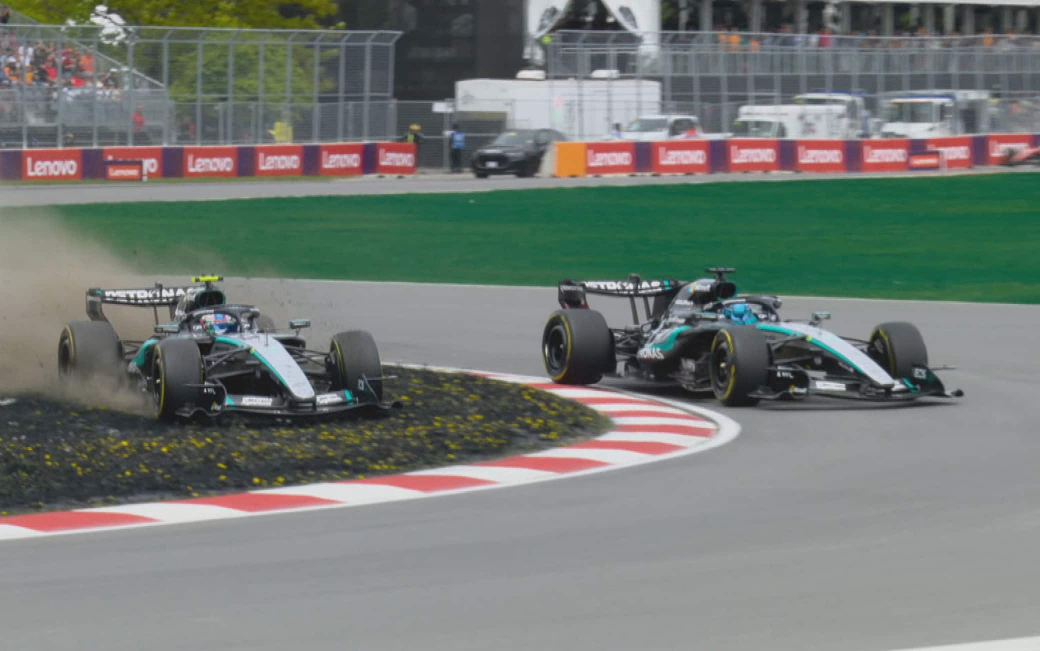 Antonelli contro Russell: bagarre pazzesca in casa Mercedes nella Sprint. VIDEO