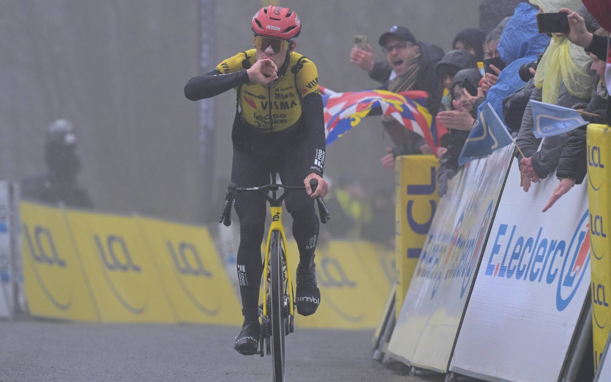 Parigi-Nizza, Vingegaard vince la 4^ tappa ed è la nuova maglia gialla. Ayuso ritirato