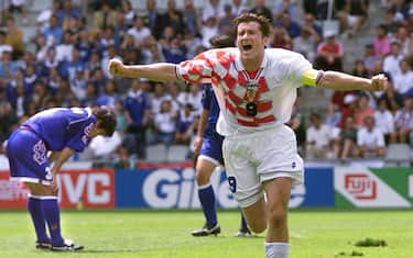CUP-FR98-CRO-JPN-SUKER JUBILATES