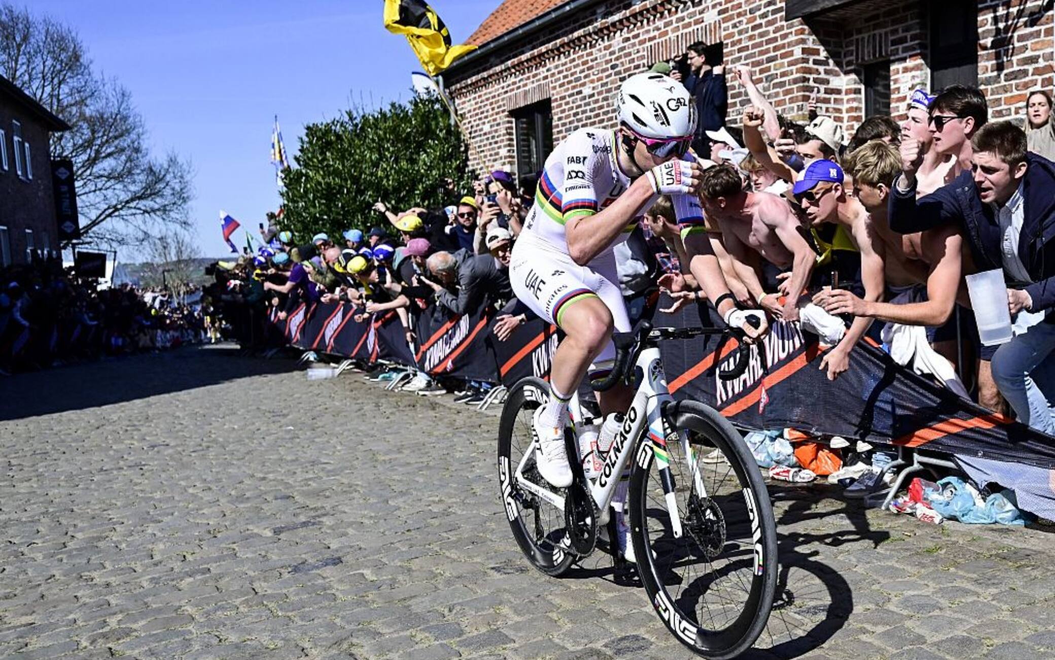 Giro delle Fiandre, il percorso e i partecipanti: sarà duello Pogacar-van der Poel?