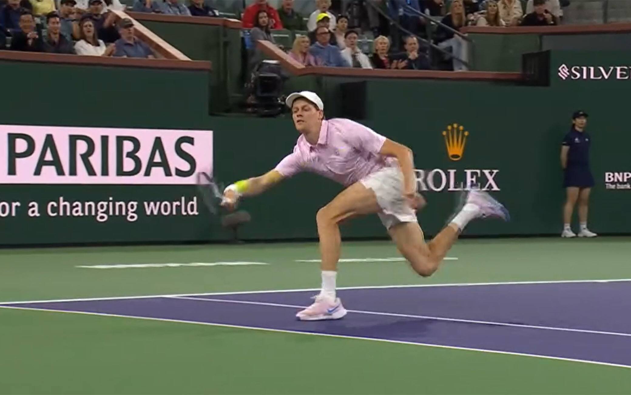 Sinner, passante da applausi contro Svrcina all'Atp Indian Wells. VIDEO