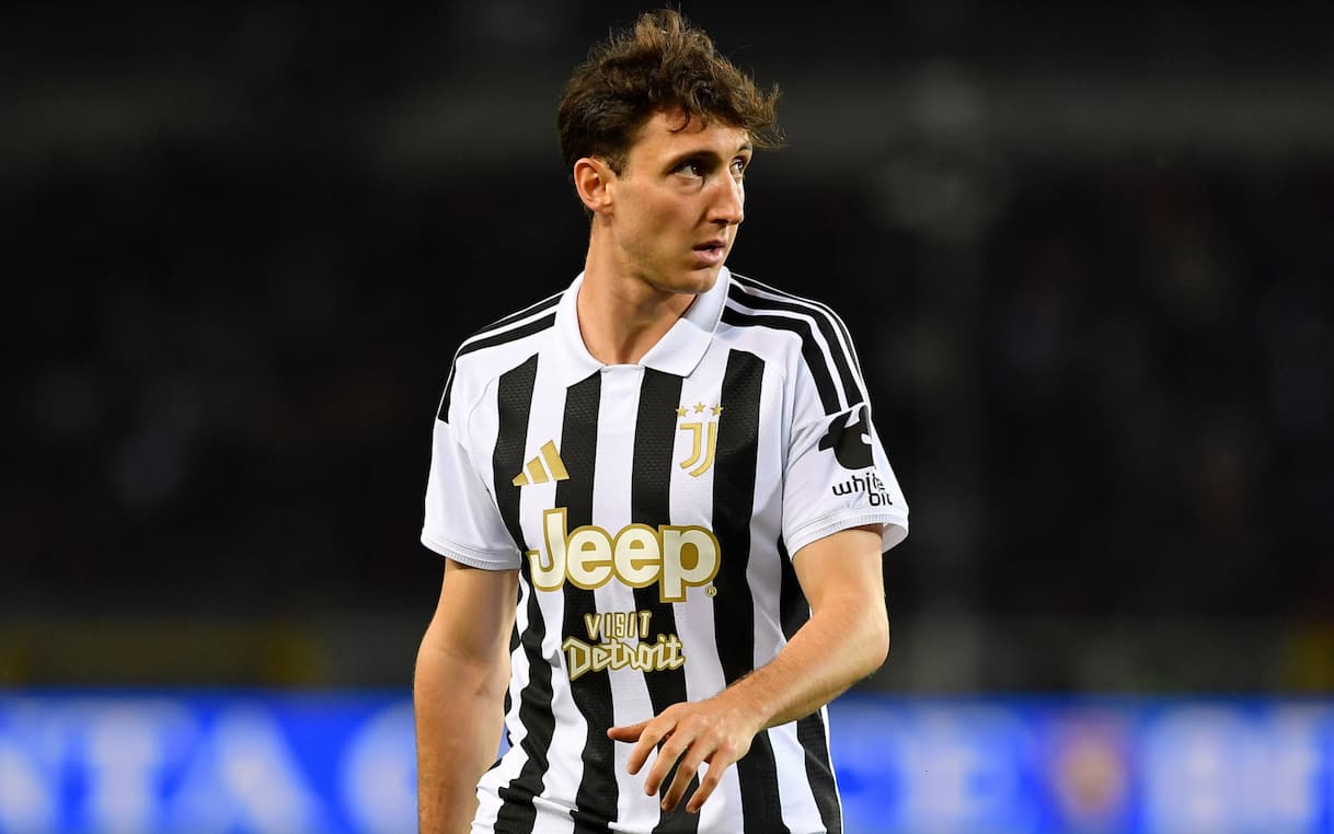 https://sport.sky.it/assets/images/3c4a2f42b993e700687ec506882352ed70176943/skysport/it/calcio/calciomercato/2026/06/03/cambiaso-barcellona-juventus-calciomercato-news/cambiaso_juventus_ipa.jpg?im=Resize,width=1218
